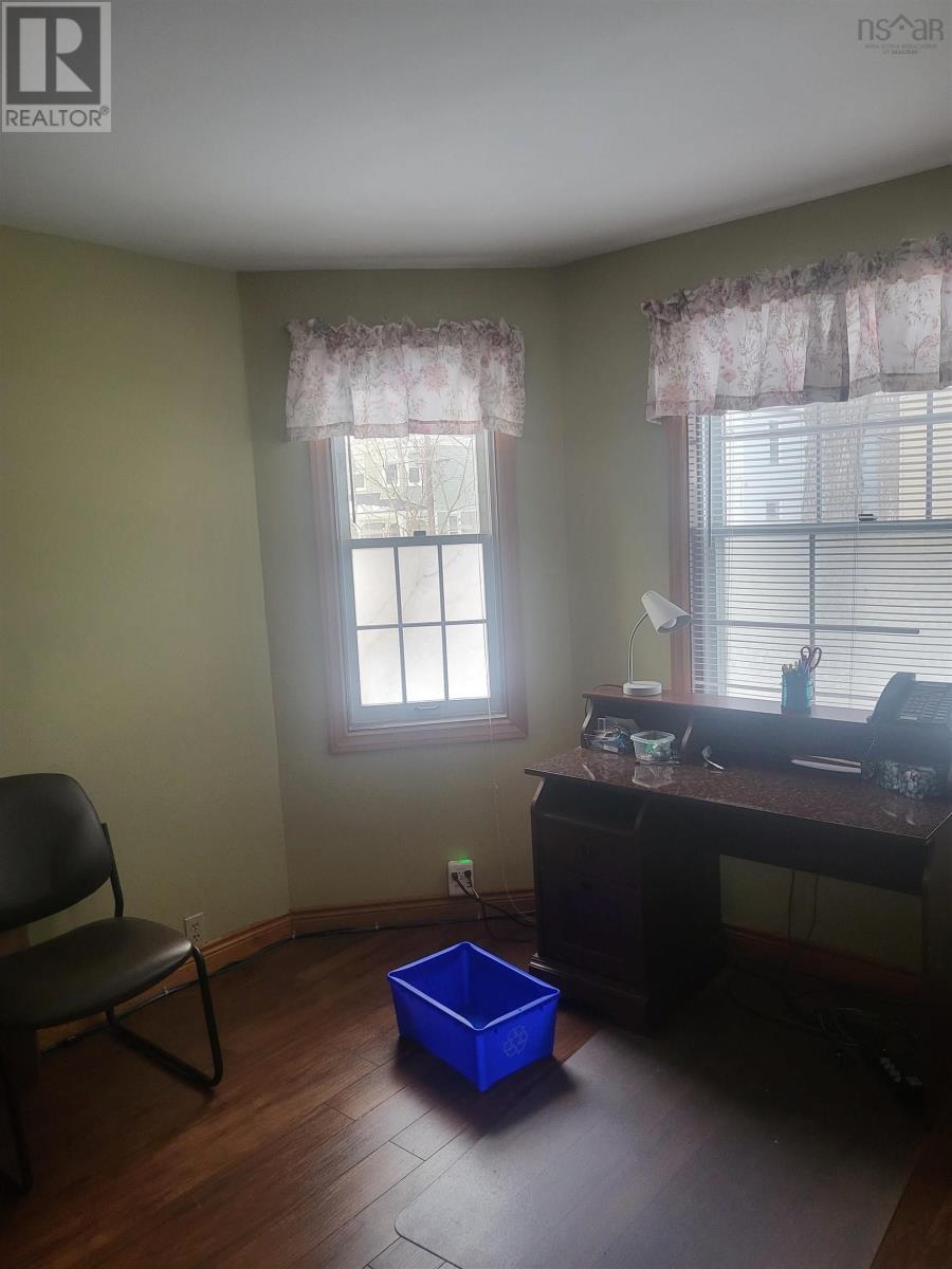 28 Victoria Street, Truro, Nova Scotia  B2N 1Y6 - Photo 3 - 202424700
