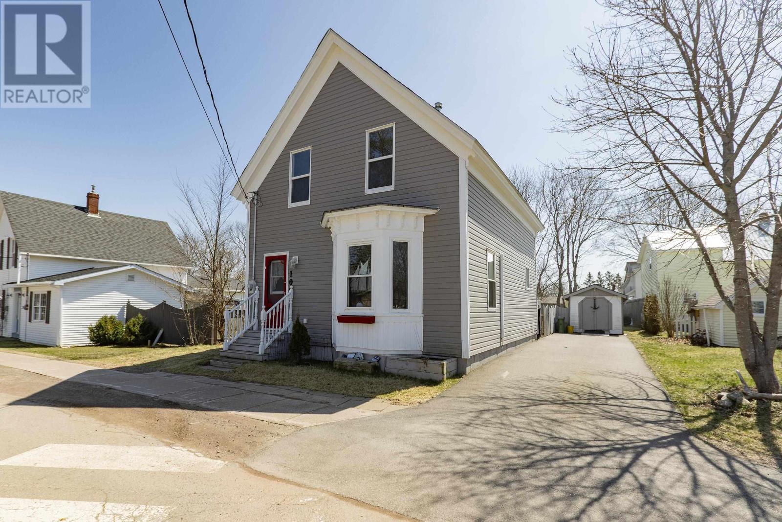 100 Queen Street, Parrsboro, Nova Scotia