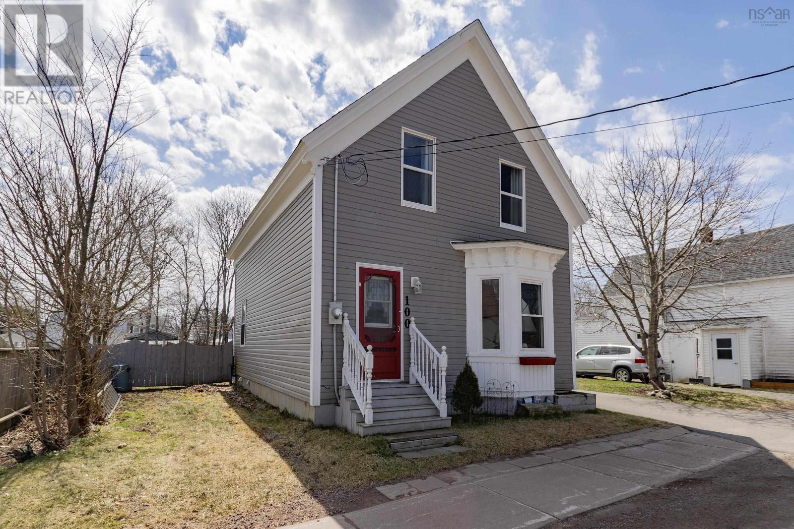 100 Queen Street, Parrsboro, Nova Scotia  B0M 1S0 - Photo 2 - 202509090