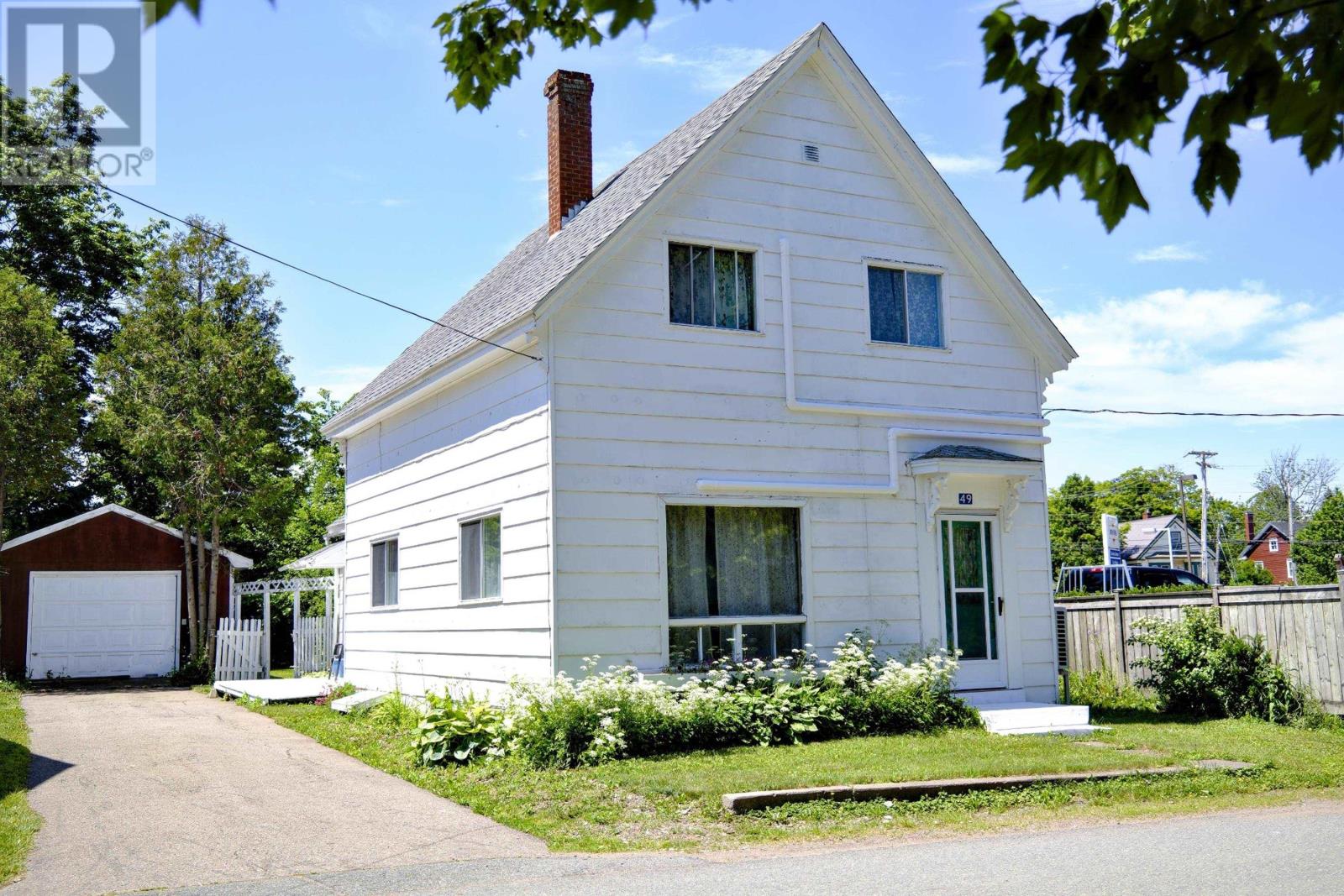 49 Chapel Street, Parrsboro, Nova Scotia