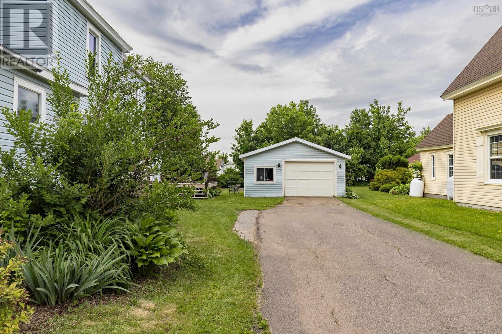 41 Prince William Street, Oxford, Nova Scotia  B0M 1P0 - Photo 2 - 202516938