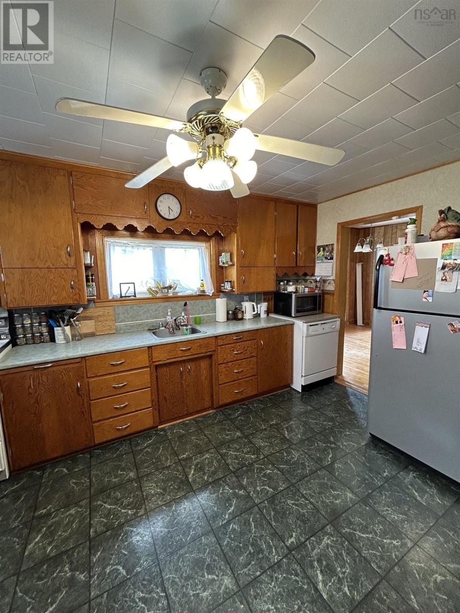 92 Victoria Street, Springhill, Nova Scotia  B0M 1X0 - Photo 9 - 202518775