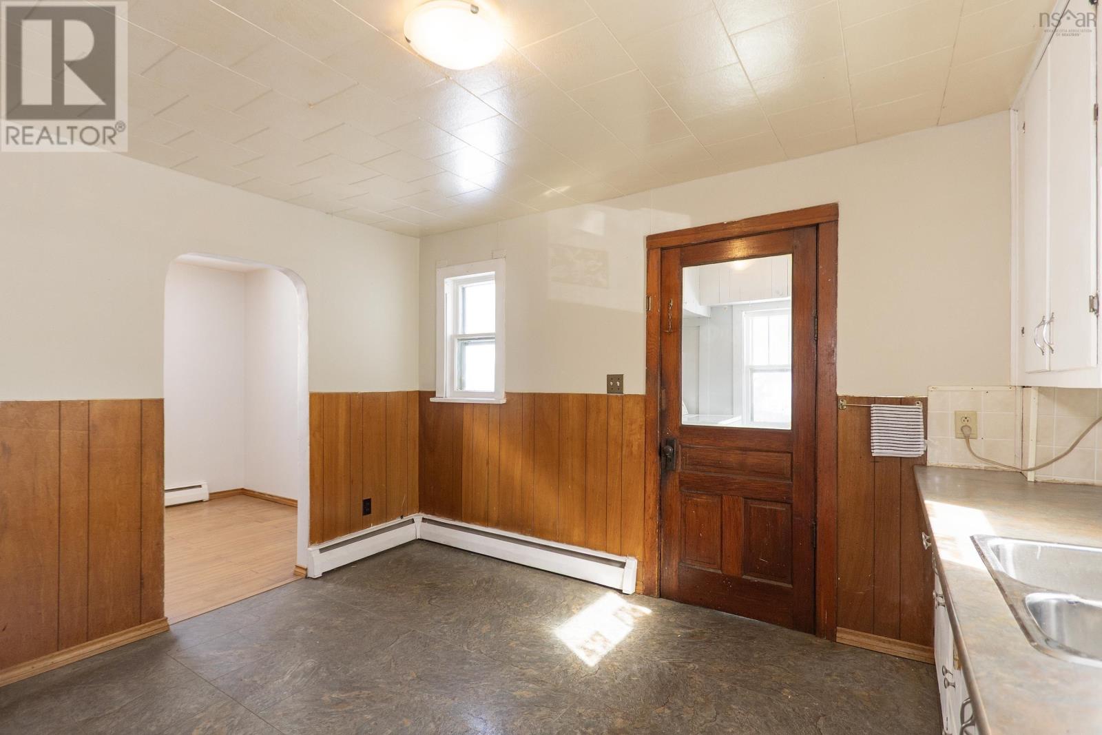 90 Mcfarlane Street, Springhill, Nova Scotia  B0M 1X0 - Photo 13 - 202520034