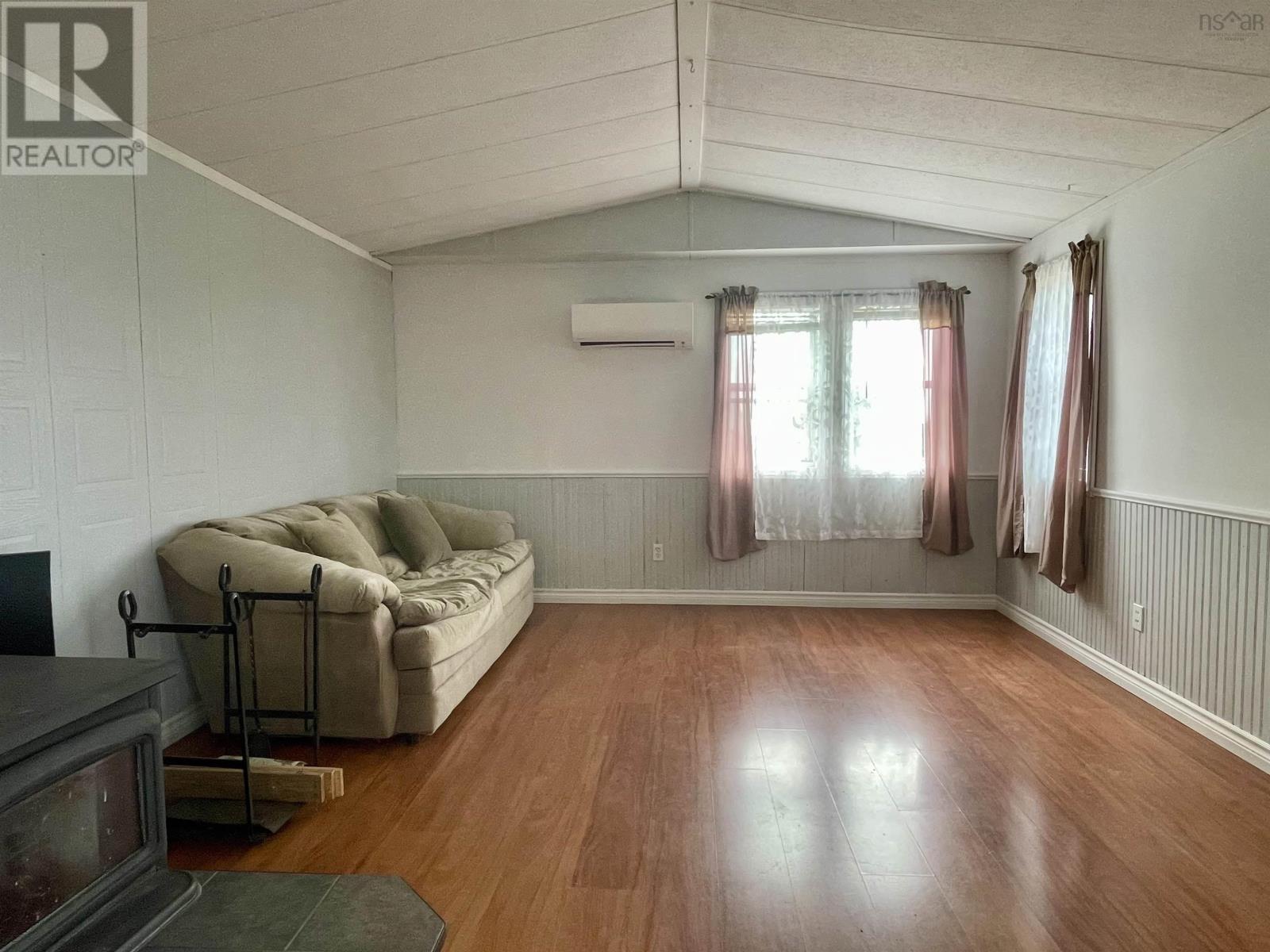 44 Chapel Street, Springhill, Nova Scotia  B0M 1X0 - Photo 10 - 202520637