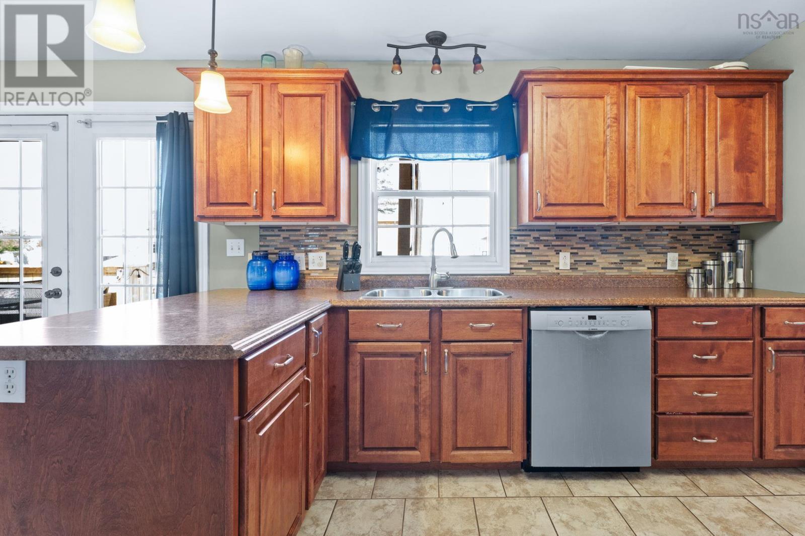 16 Gilroy Street, Springhill, Nova Scotia  B0M 1X0 - Photo 12 - 202521694