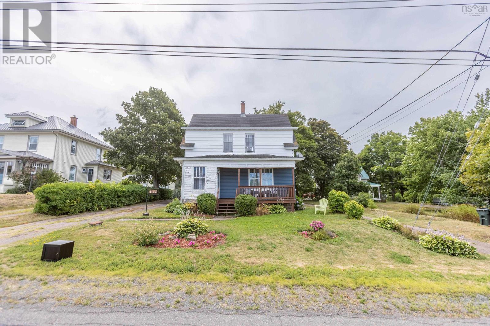137 Main Street, Springhill, Nova Scotia  B0M 1X0 - Photo 1 - 202521766