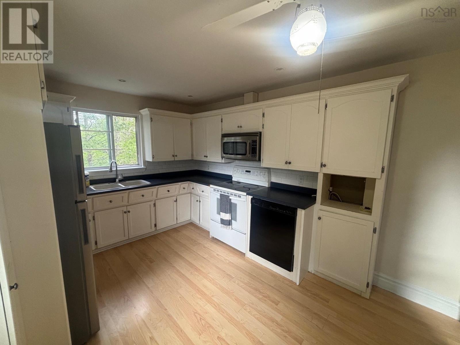 31 Beechwood Drive, Truro, Nova Scotia  B2N 1R3 - Photo 3 - 202522533
