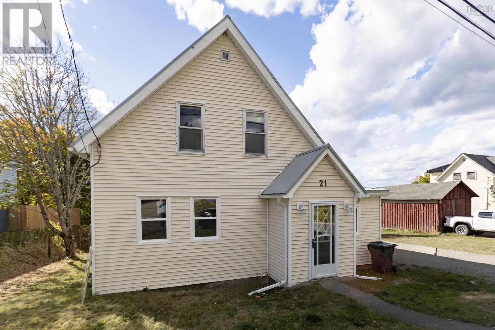 21 Mechanic Street, Springhill, Nova Scotia  B0M 1X0 - Photo 1 - 202523358