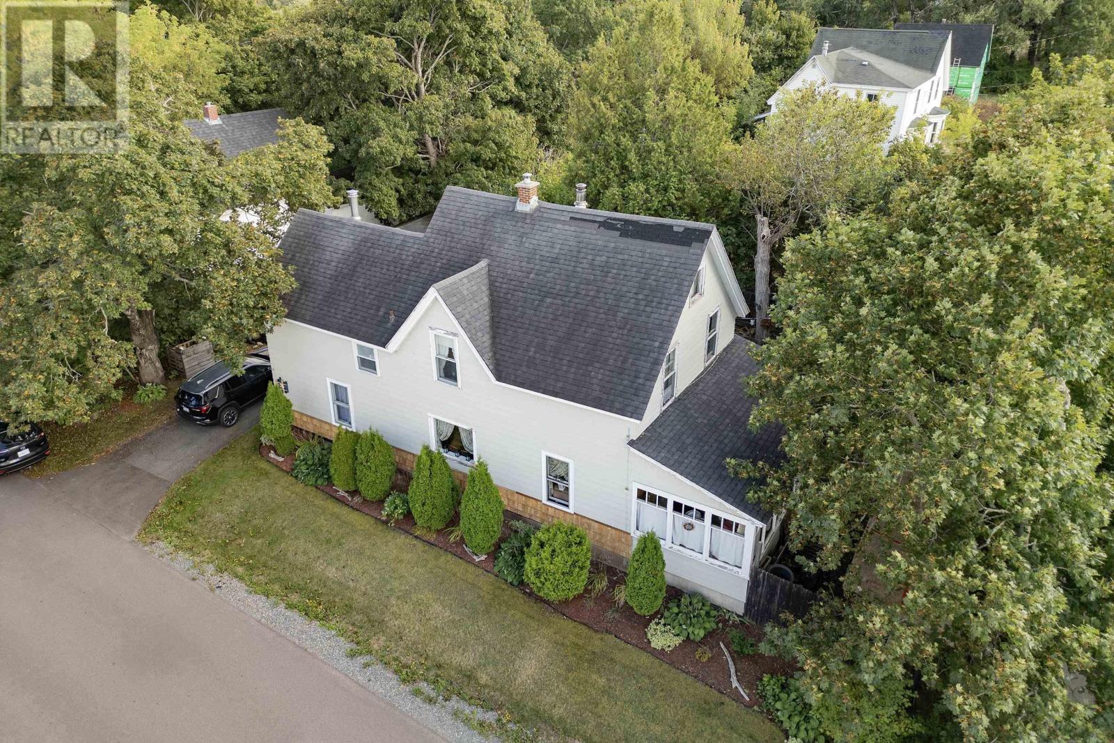 26 Starr Street, Springhill, Nova Scotia  B0M 1X0 - Photo 1 - 202523472