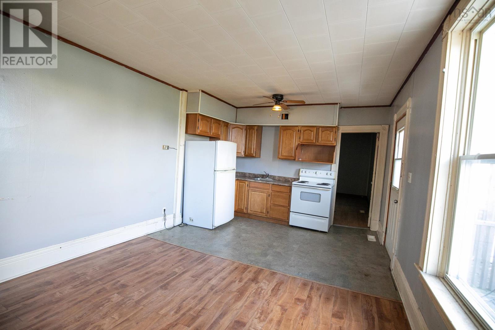 9 West Victoria Street, Amherst, Nova Scotia  B4H 1B7 - Photo 6 - 202526038